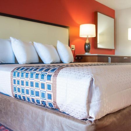 Spencer Inn & Suites Bagian luar foto